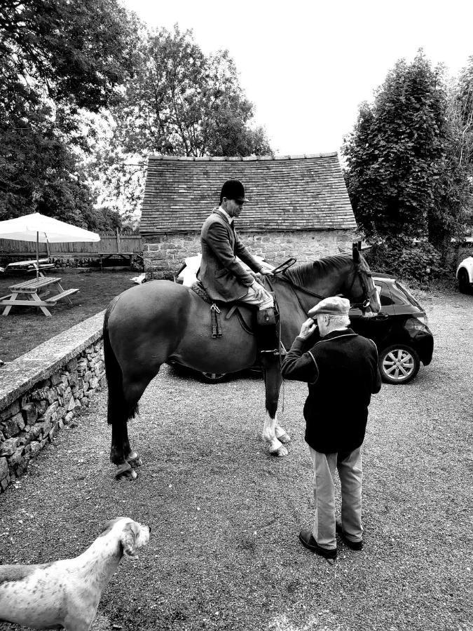 Peak District, The Greyhound Inn, Warslow Circa 1750 Exterior foto